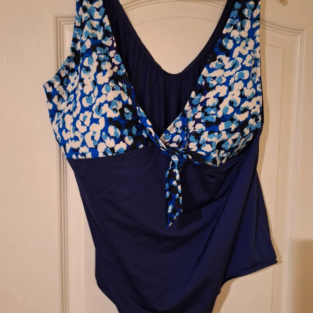 NWT Bleu Ice Blue and White One-Piece Swimsuit‎ 24